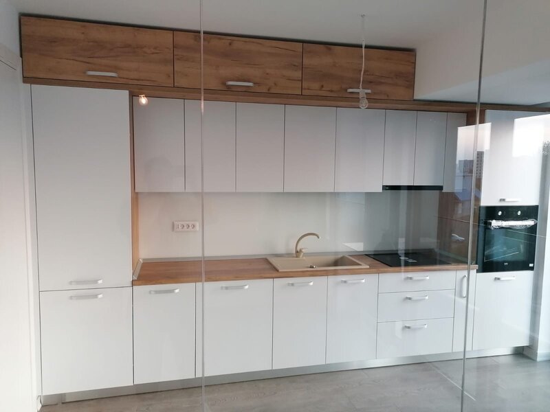 Mobilier la comanda.