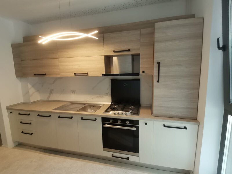 Mobilier la comanda.